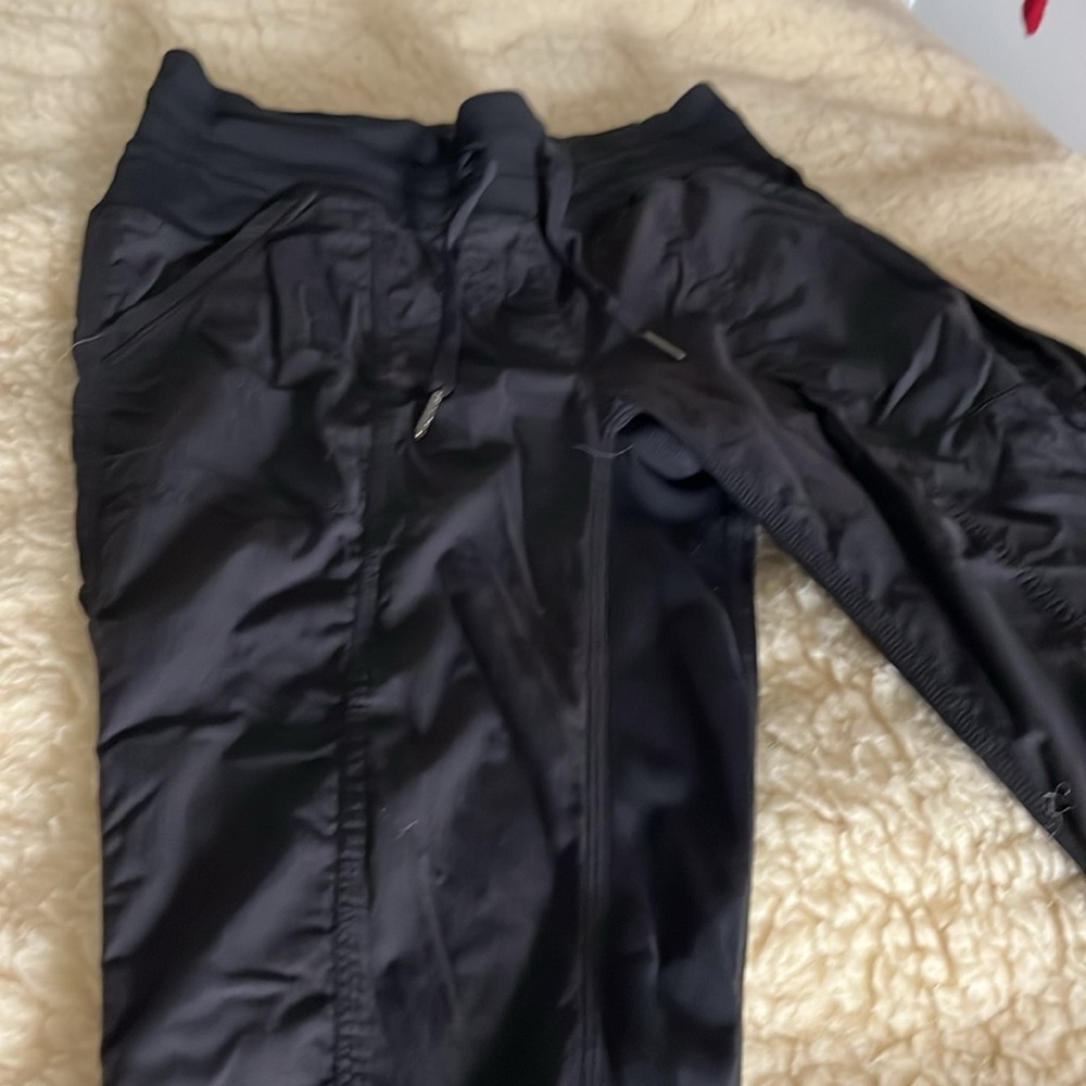 Lulumon  dance girls/ ladies pants has no tag but waist size is   (30 inches)